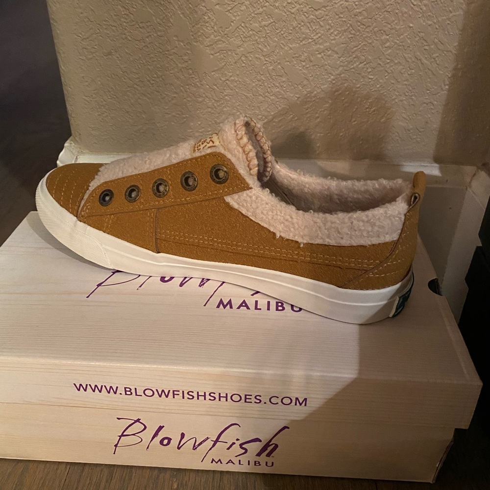 Blowfish Sherpa slip on